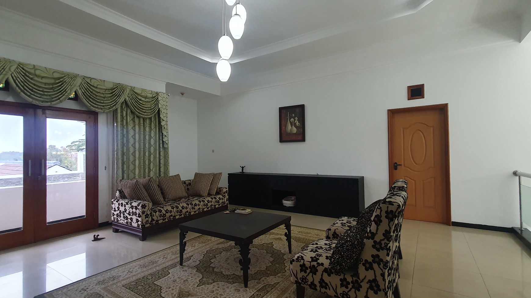 Rumah Bagus Full Furnished di Gegrkalong Bandung