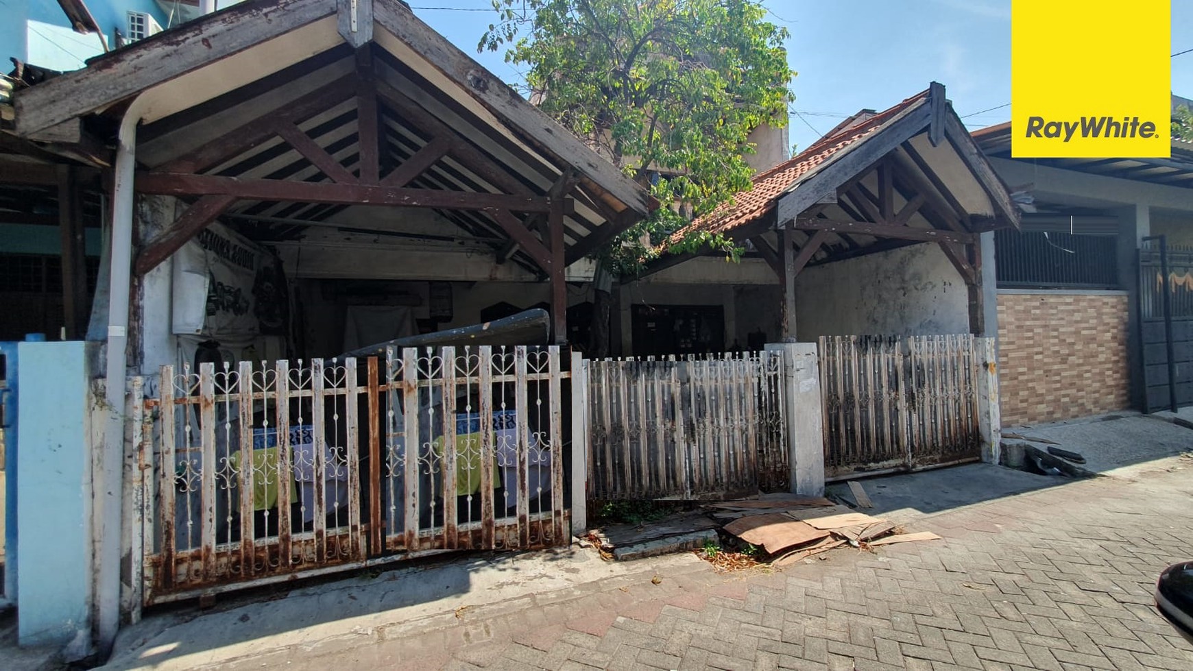 Dijual Rumah di Jalan Ngagel Madya Surabaya