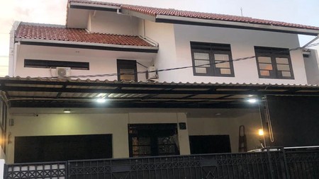 Rumah Cluster Di Lingkungan Elite Cipinang Elok