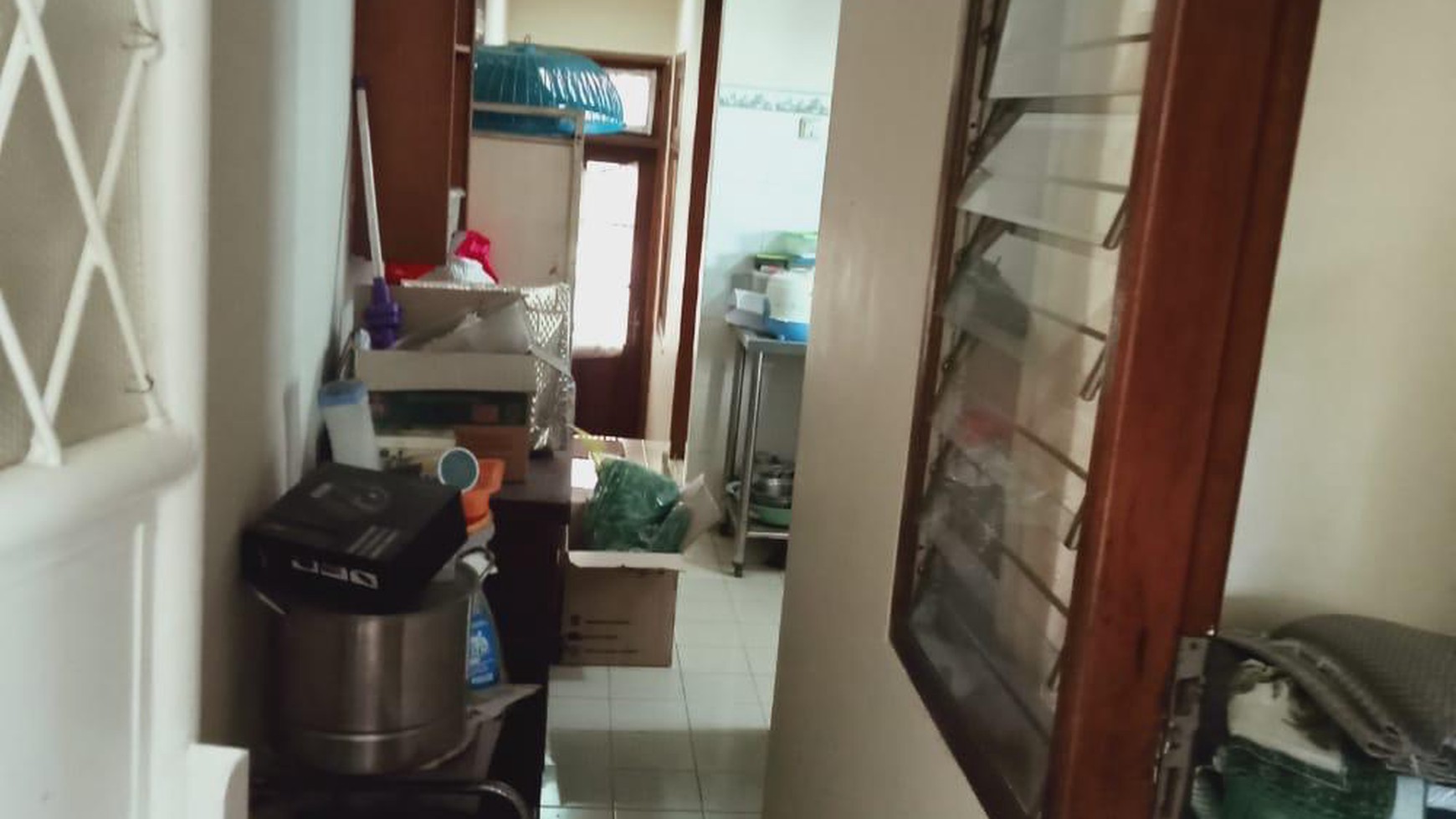 Rumah Semi Furnished Siap Huni dan Halaman Luas @Ciputat