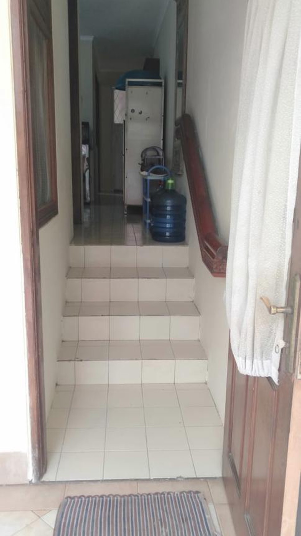 Rumah Semi Furnished Siap Huni dan Halaman Luas @Ciputat