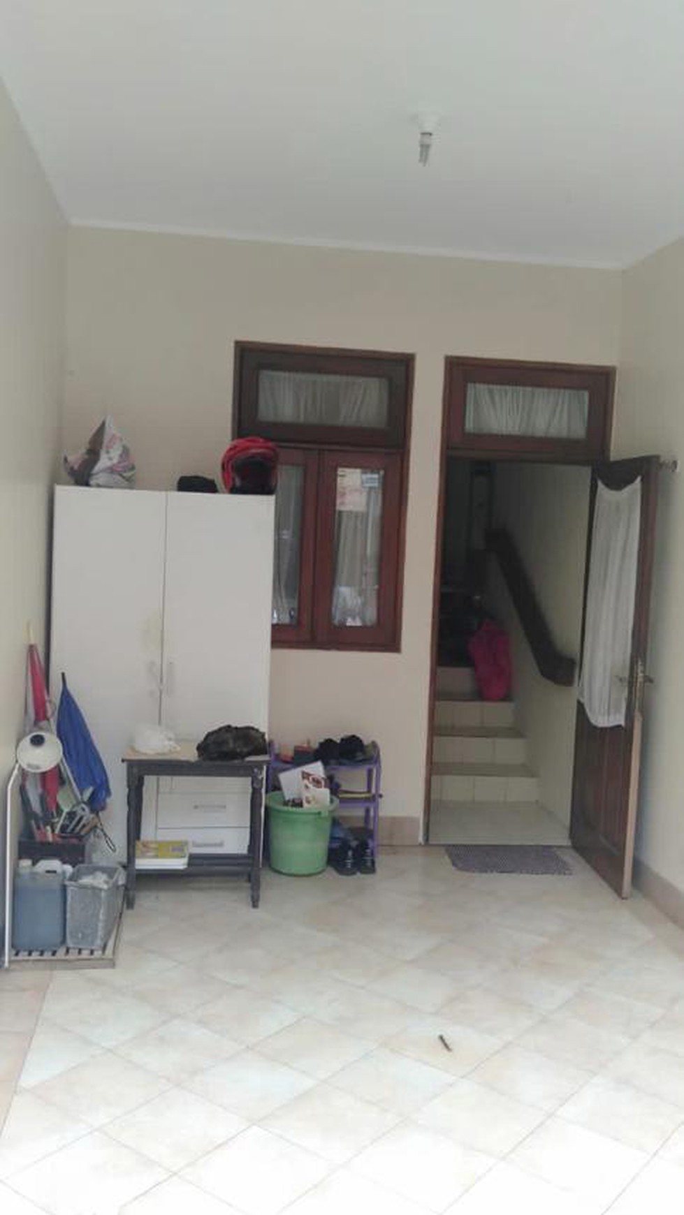 Rumah Semi Furnished Siap Huni dan Halaman Luas @Ciputat