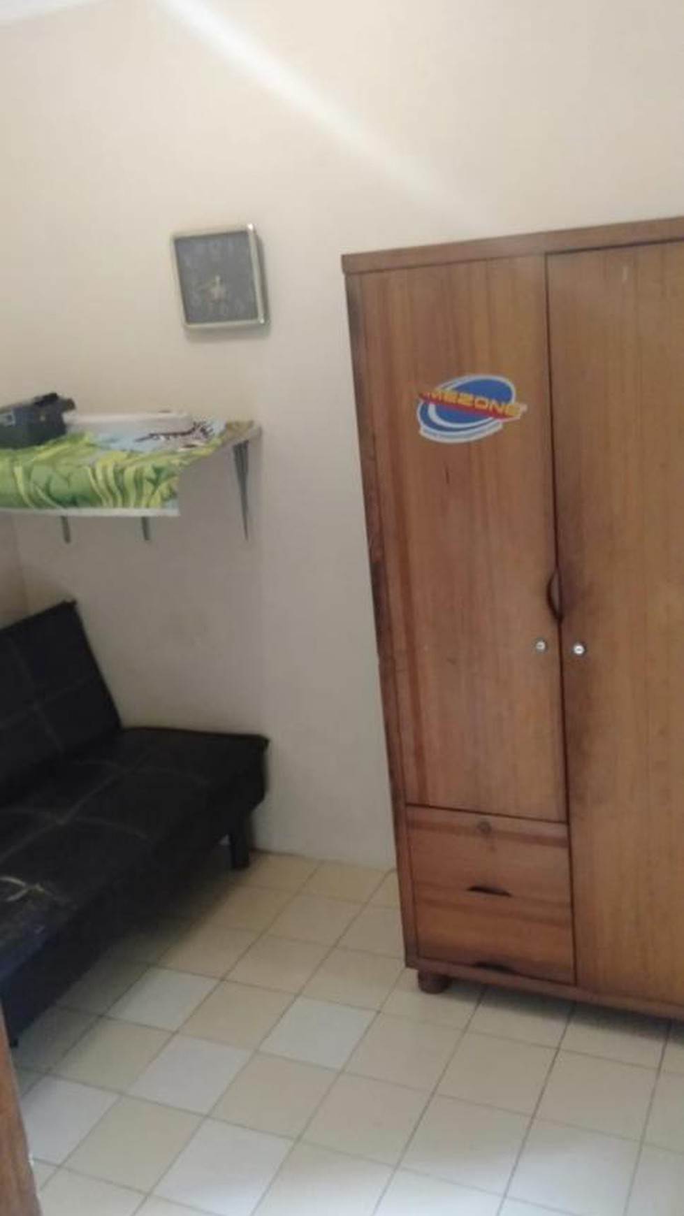 Rumah Semi Furnished Siap Huni dan Halaman Luas @Ciputat