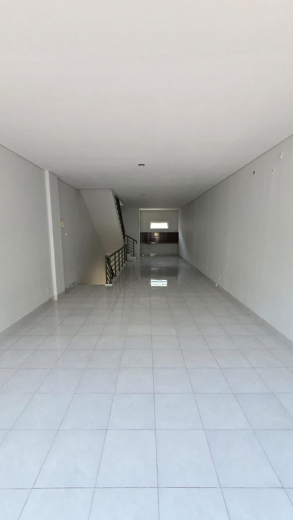 Ruko strategis di area gading serpong Mendrisio dengan harga sewa menarik siap pakai.