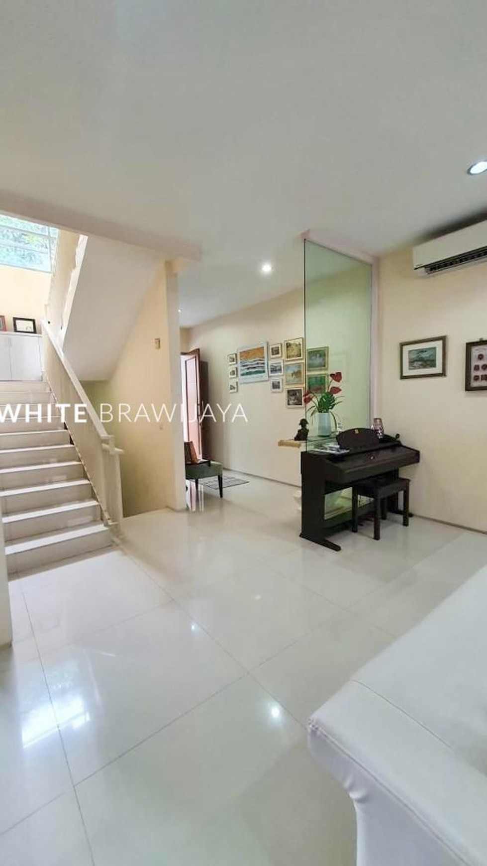 Townhouse Siap Huni Lingkungan Tenang Area Villa Pondok Indah