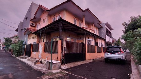 Dijual Rumah depan Taman Komplek dan Lokasi Strategis @Jombang