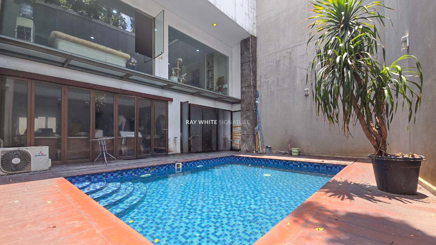 Rumah 3 Lantai di Jl Vila Hijau Pondok Indah