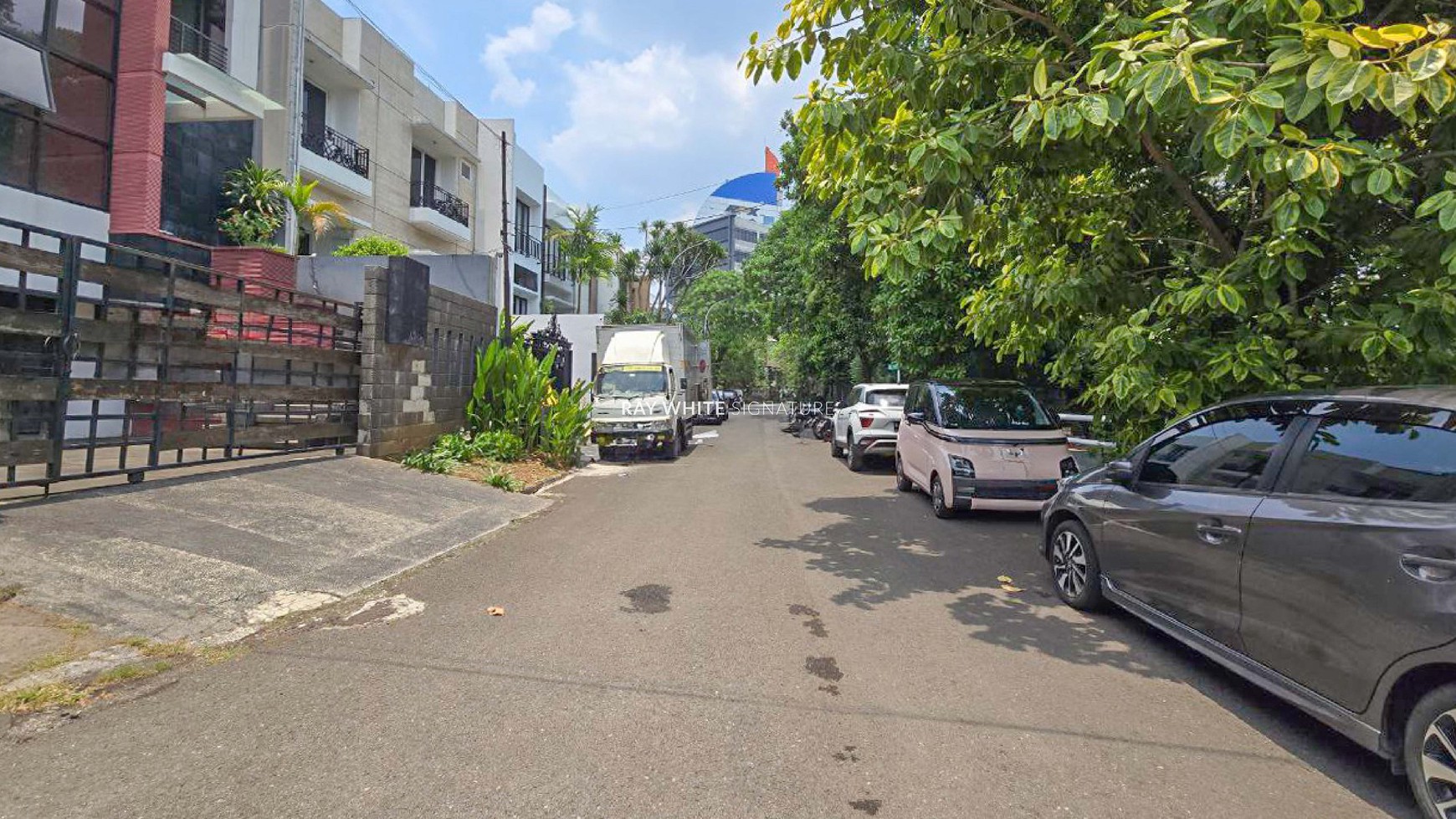 Rumah 3 Lantai di Jl Vila Hijau Pondok Indah