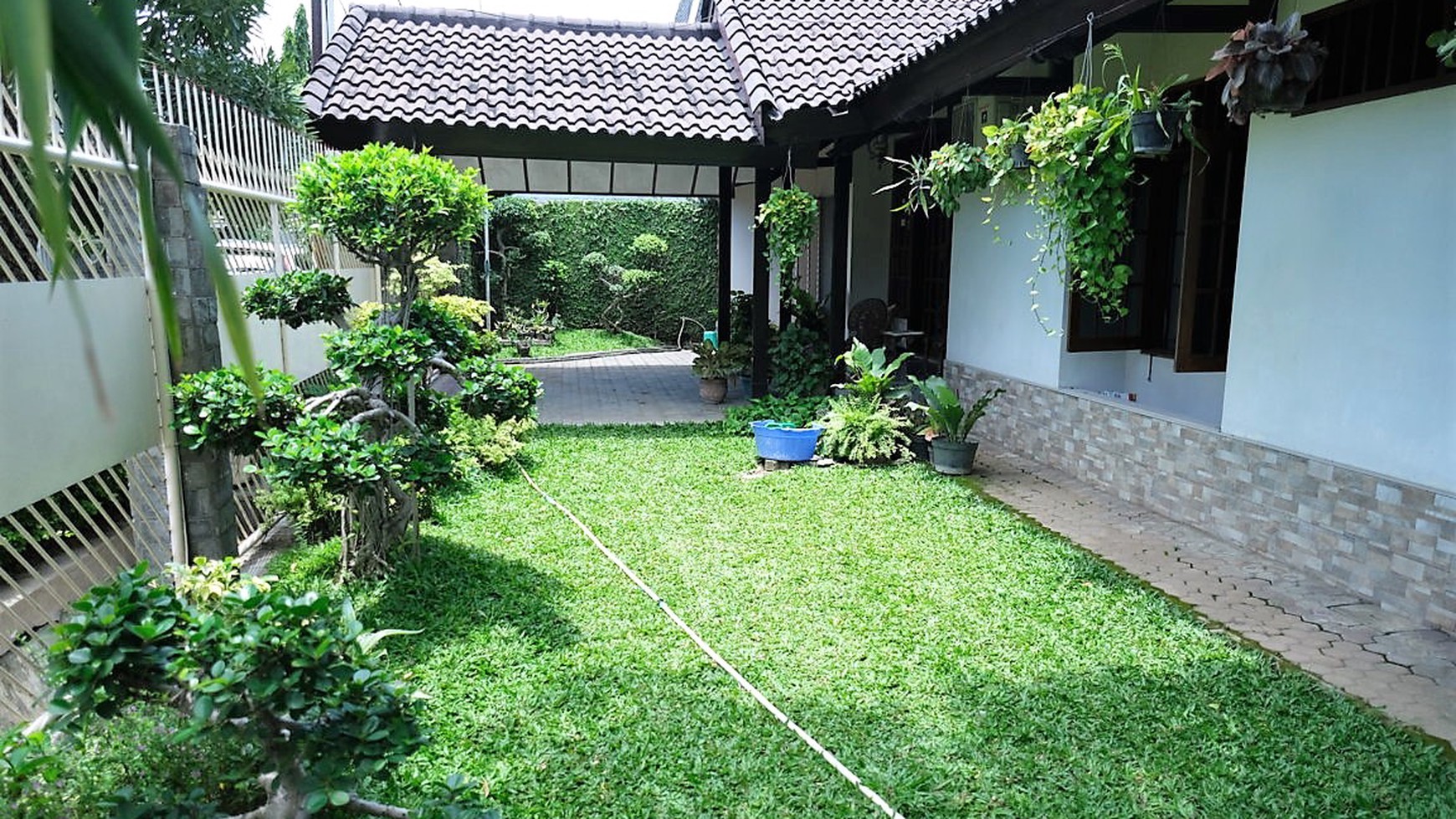 Rumah Cantik Siap Huni DUKUH KUPANG selangkah ke UWK dan Ciputra World Mall