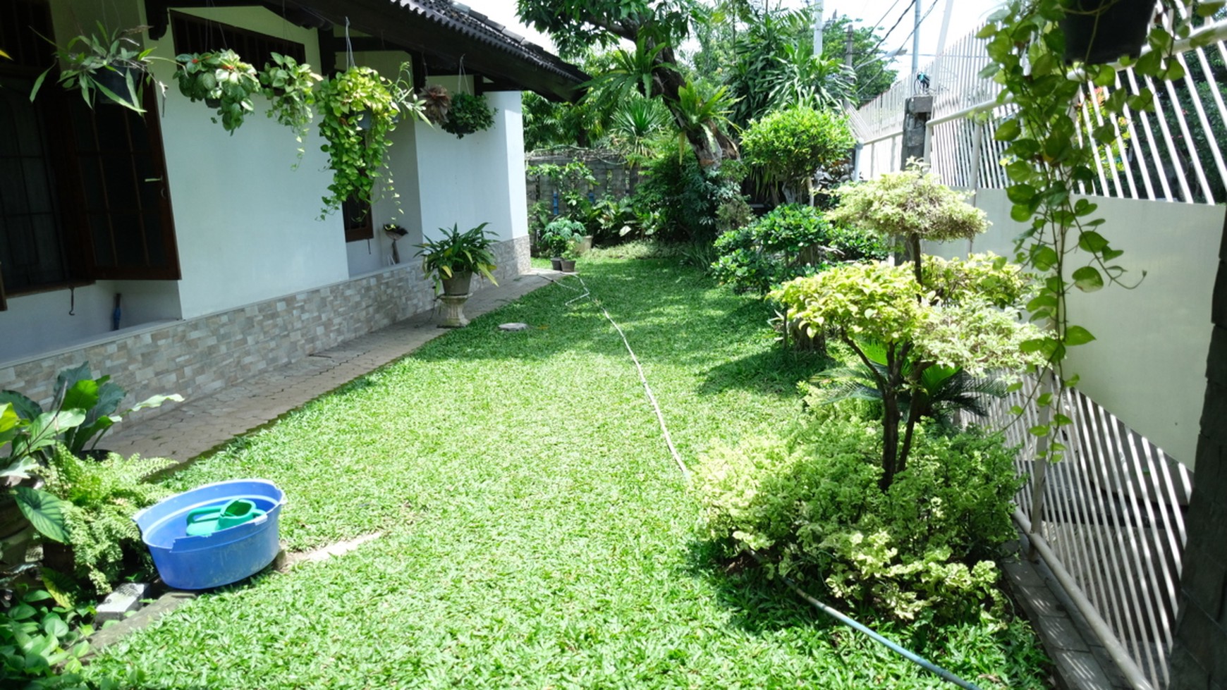 Rumah Cantik Siap Huni DUKUH KUPANG selangkah ke UWK dan Ciputra World Mall