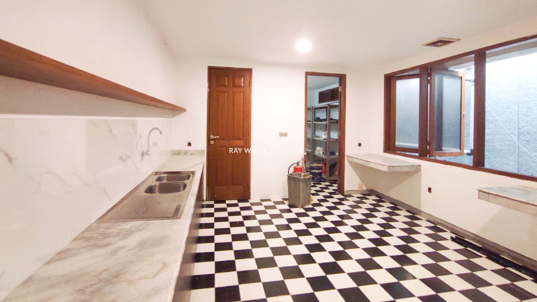 Rumah Hitung Tanah Area Cipete