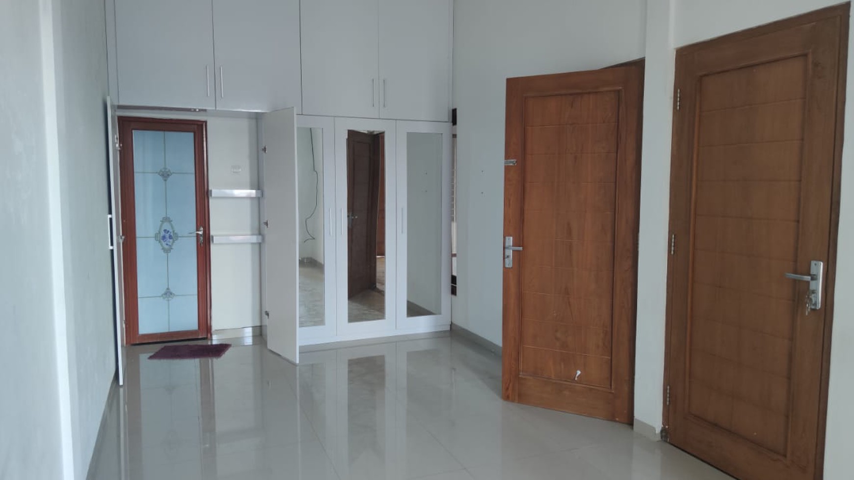 RUMAH BARU, SEMI FURNISH, SIAP HUNI, DI DEKAT APARTEMEN MATARAM CITY