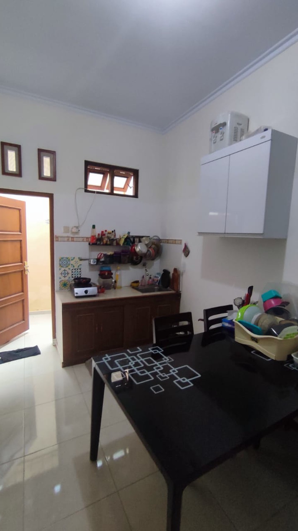 RUMAH TINGGAL MINIMALIS UNTUK KLEUARGA DI JL MEJING LOR, GAMPING SLEMAN