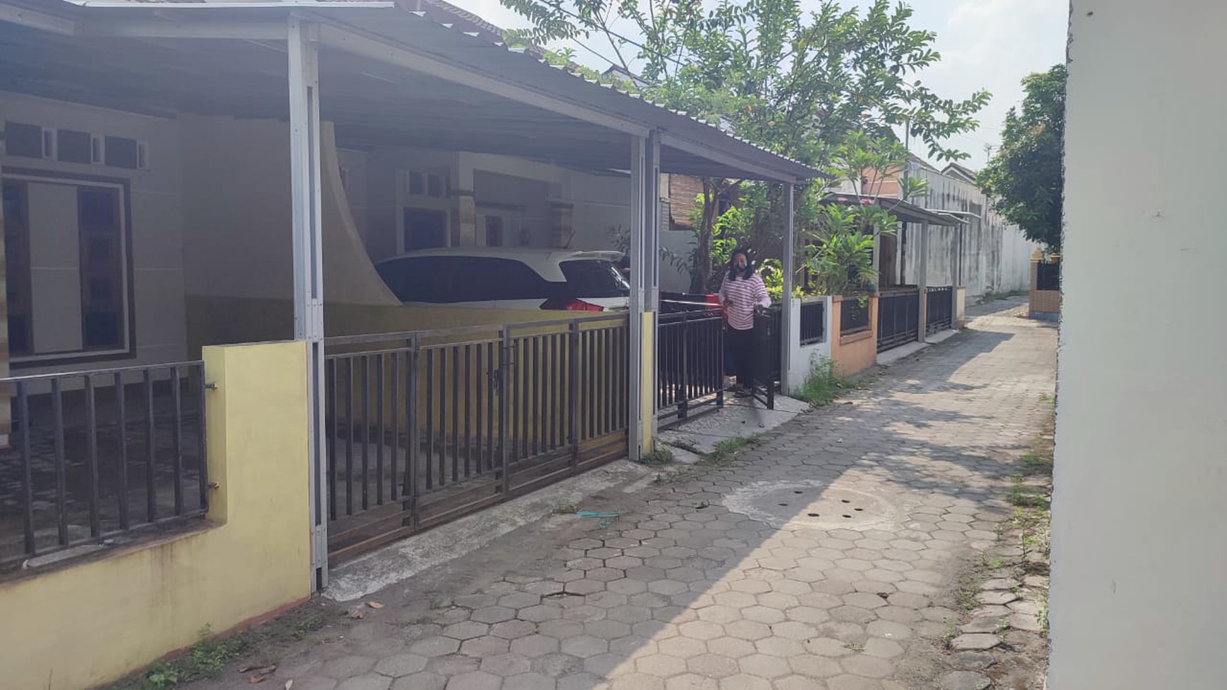RUMAH TINGGAL MINIMALIS UNTUK KLEUARGA DI JL MEJING LOR, GAMPING SLEMAN