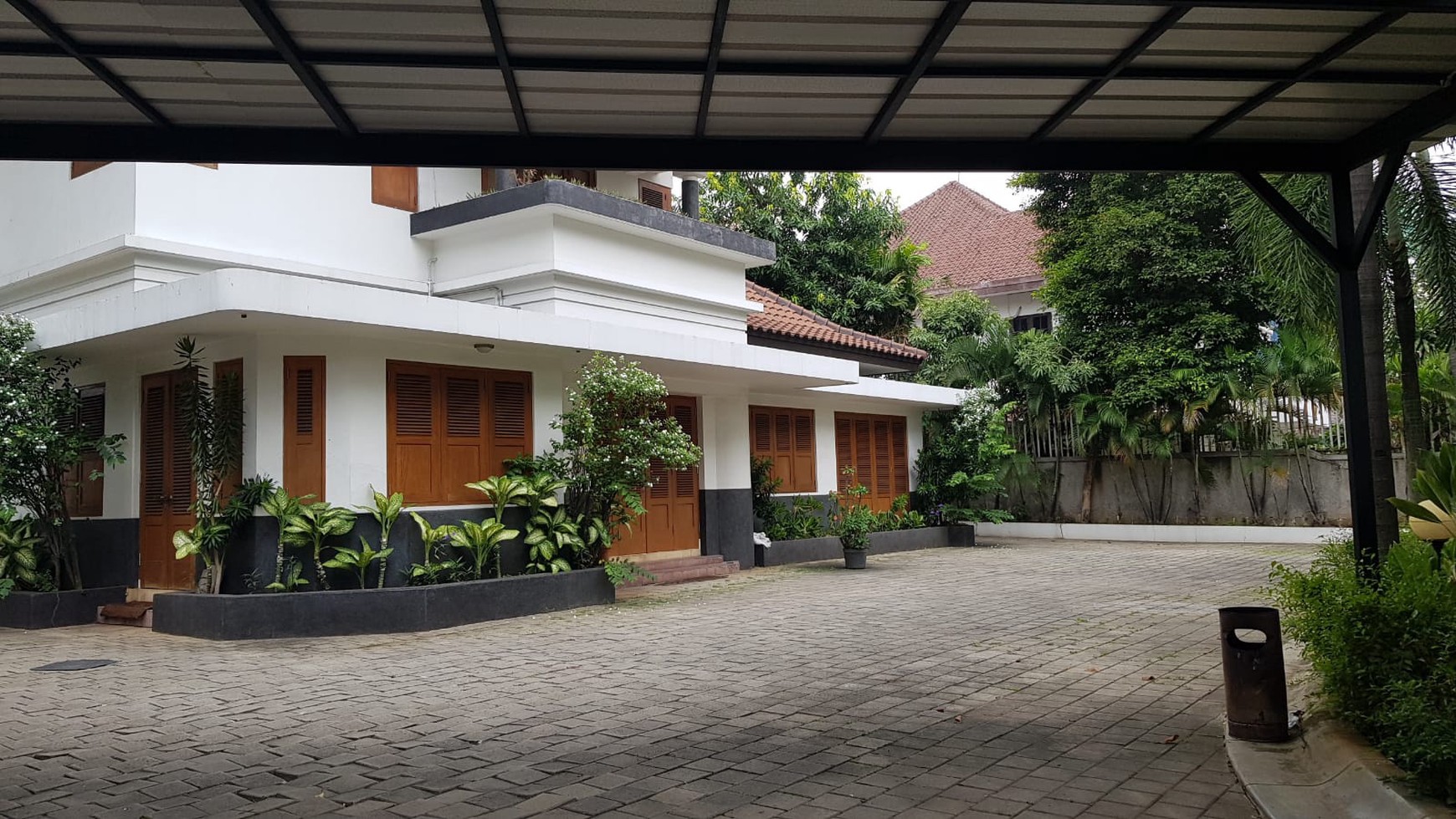 RUMAH MEWAH COCOK UNTUK KANTOR DI MENTENG, JAKARTA PUSAT