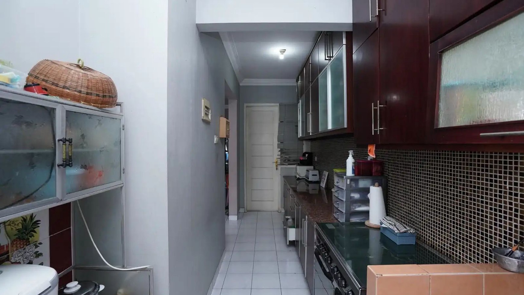 Rumah 2 Lantai Kamar Banyak Siap huni