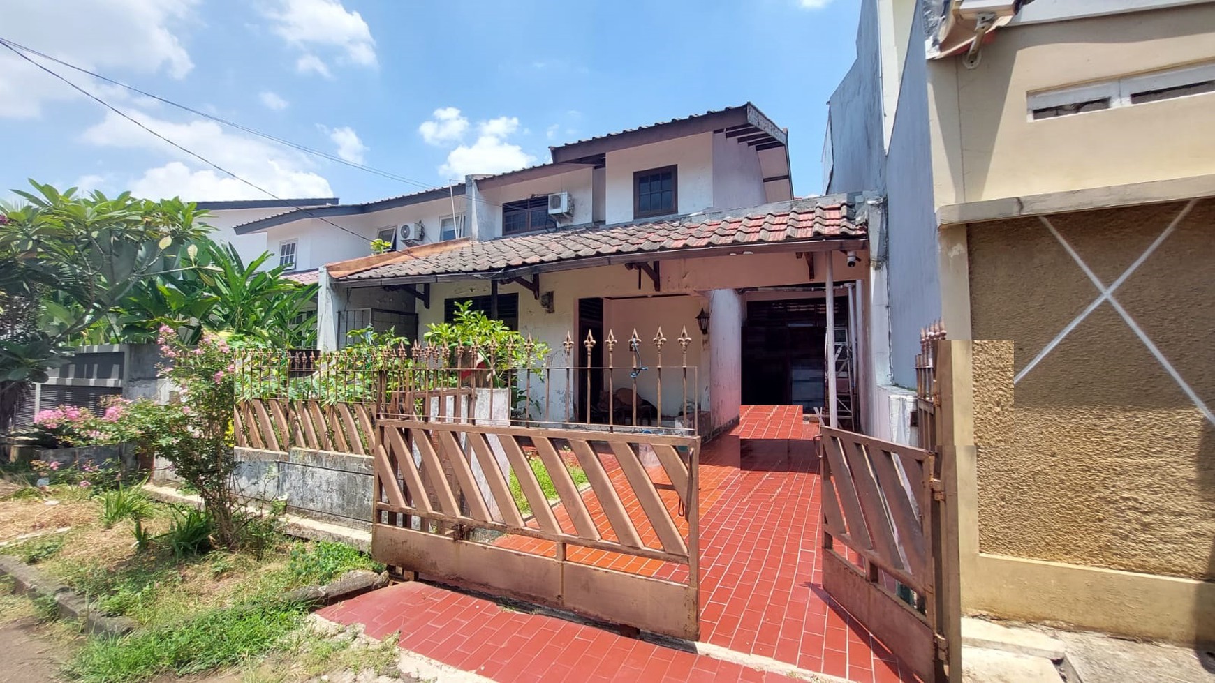 Rumah 2 lantai lokasi strategis di Bintaro