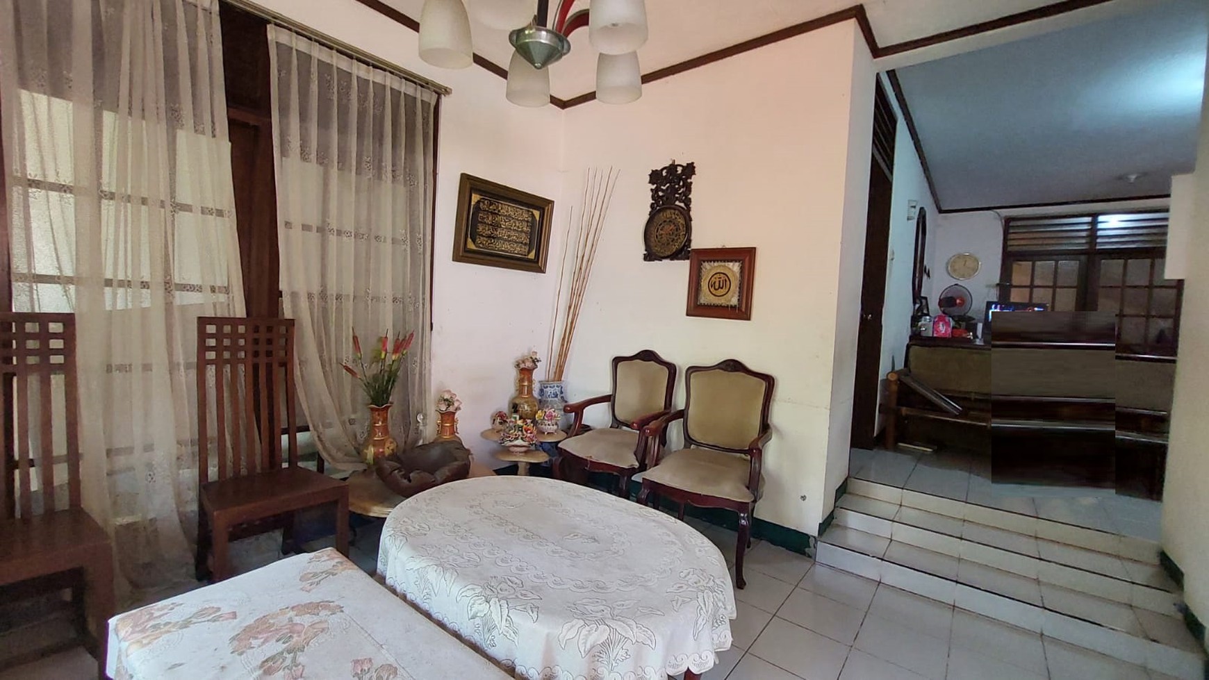 Rumah 2 lantai lokasi strategis di Bintaro
