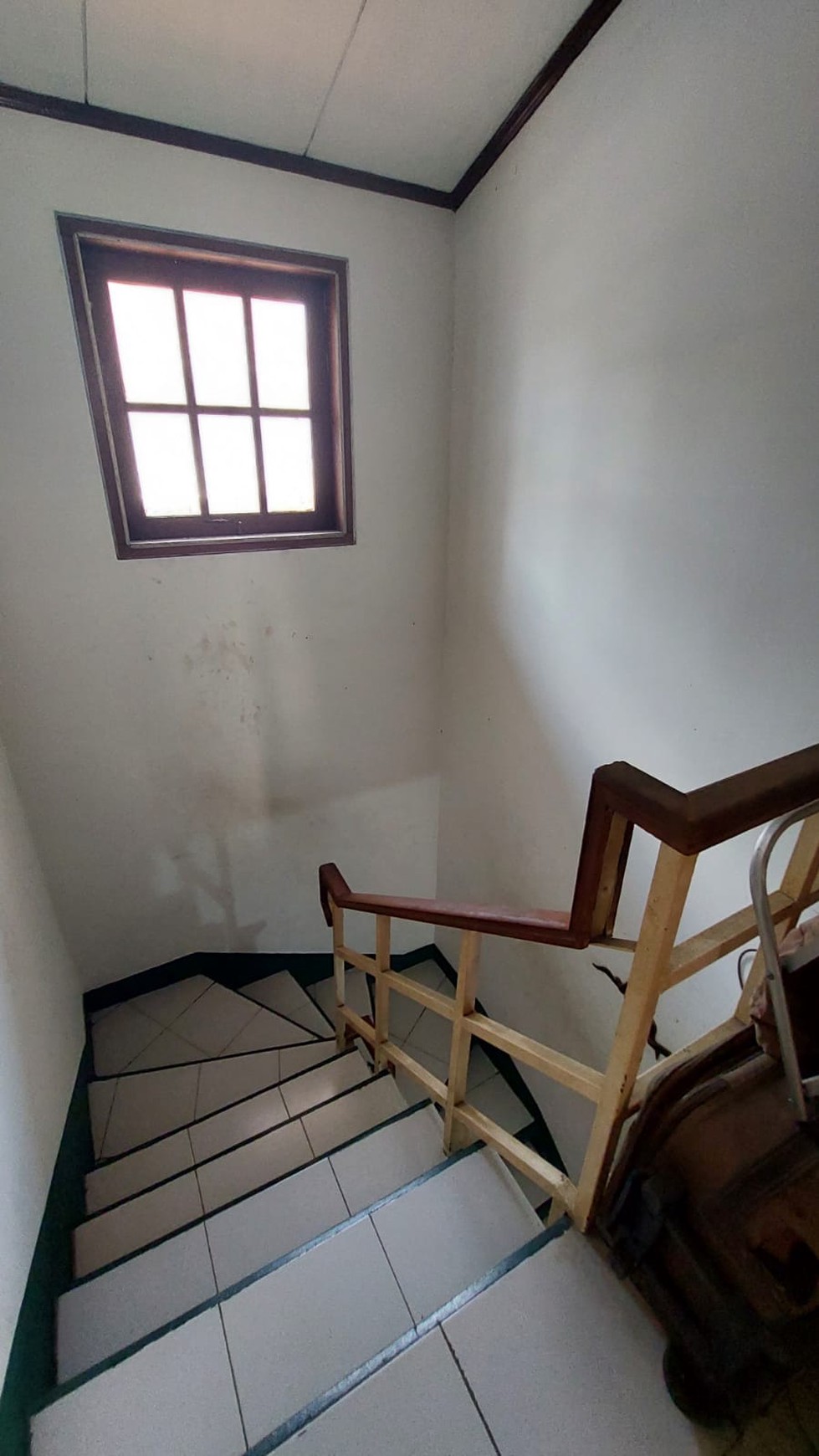 Rumah 2 lantai lokasi strategis di Bintaro