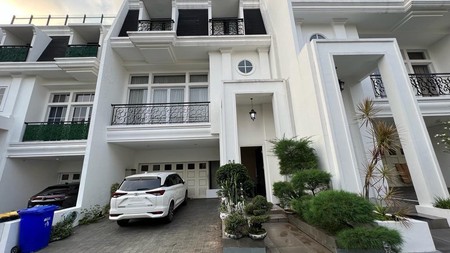 Rumah Mewah 3 Lantai Kondisi Siap Huni dan Lokasi Premium @Joglo