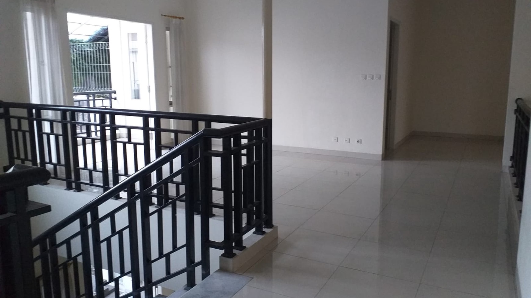 Rumah Mewah 2 Lantai Semi Furnish di Pasar Minggu, Jakarta Selatan