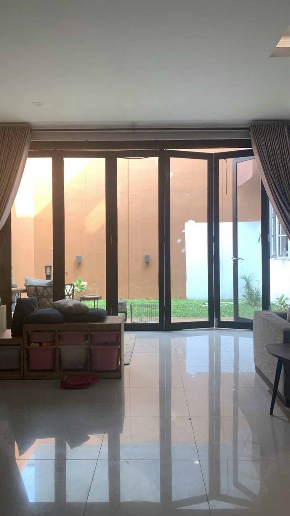 Rumah Suvarna Sutera di Cluster Ciara Rumah siap Huni Full Renovasi dijual dengan Harga Menarik