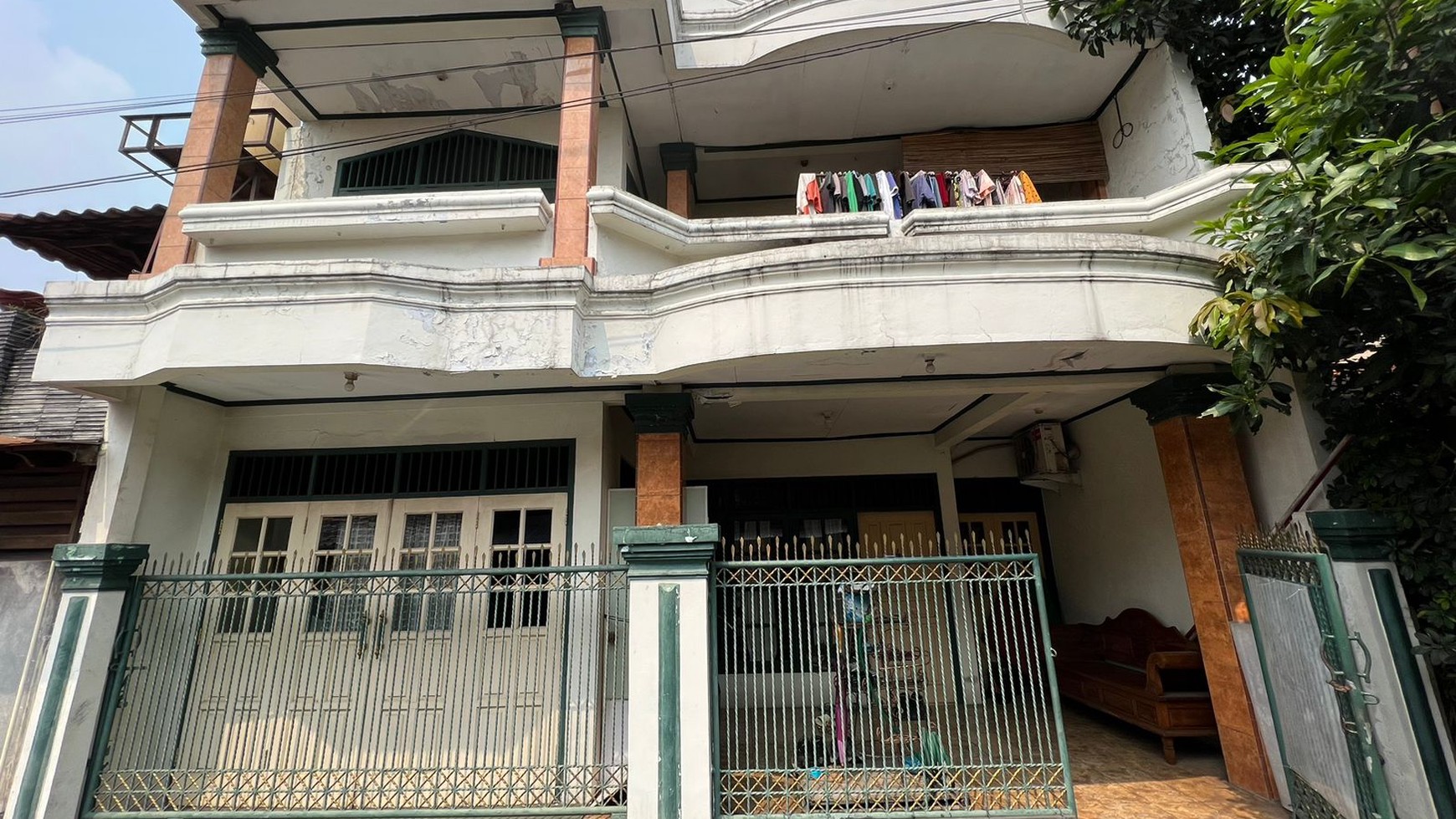 Dijual Rumah 2 Lantai dekat dengan Bintaro Jaya @Ciputat