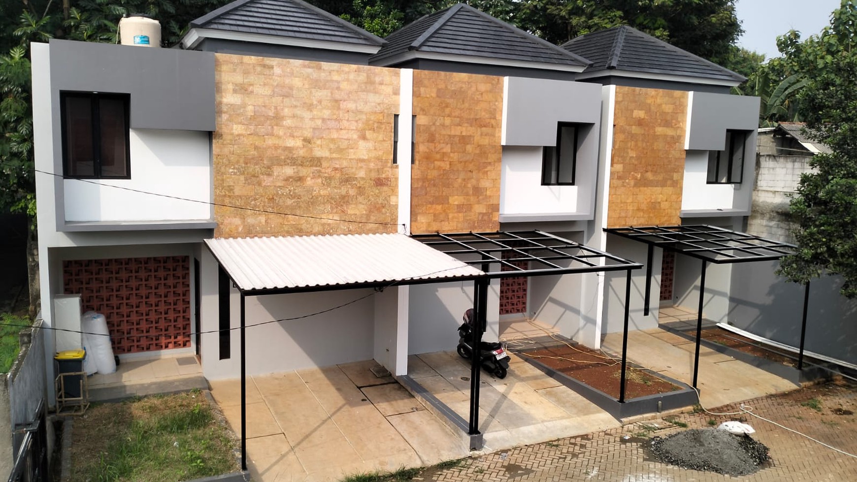 Brand New ! Rumah Siap Huni dalam Cluster dan Strategis @Ciputat