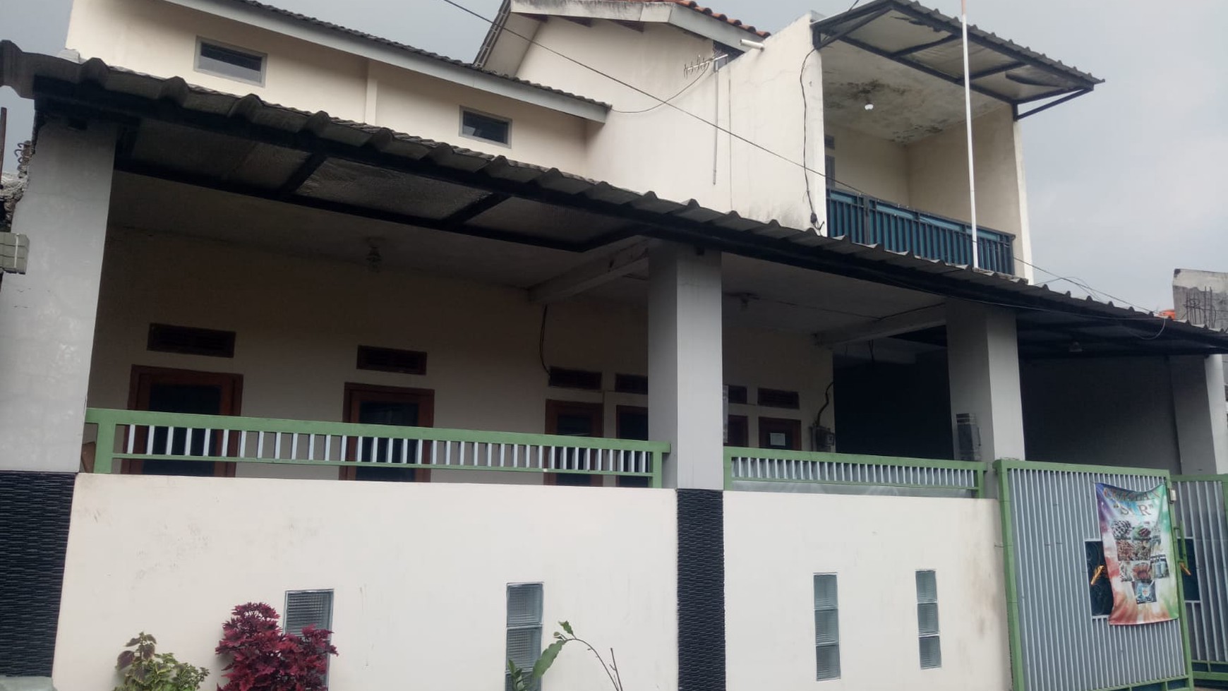 Rumah Asri Terawat di Perumahan Riung Bandung