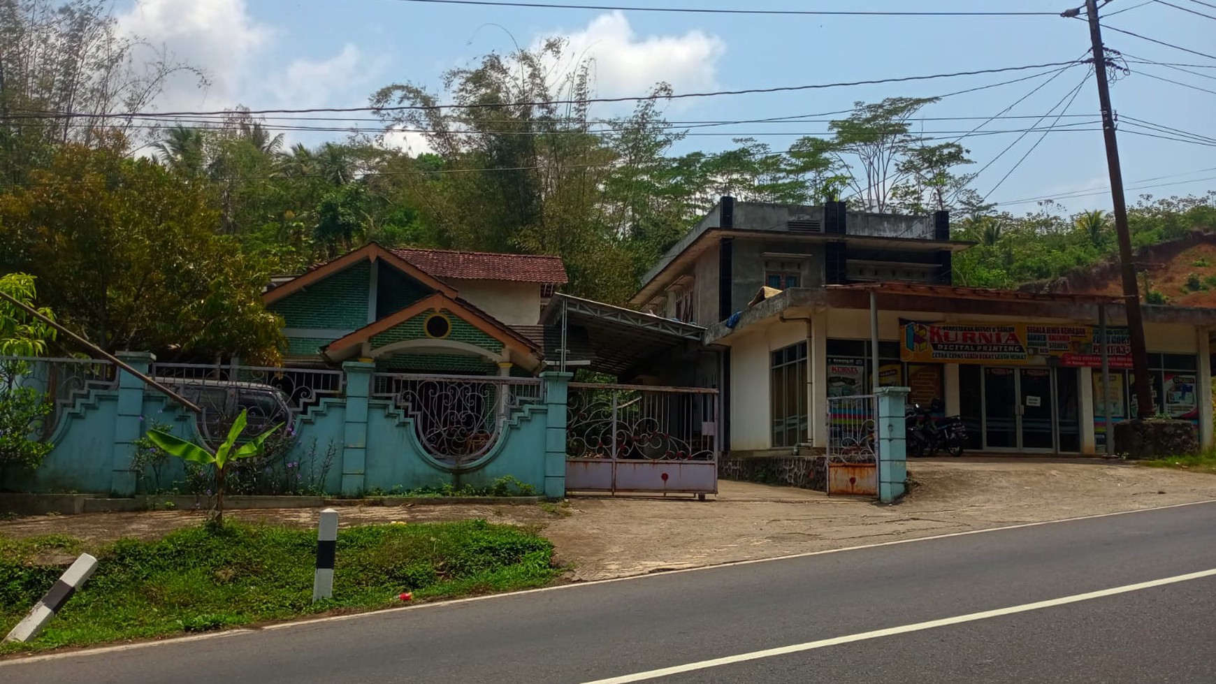 Rumah Tinggal & Ruang Usaha Lokasi Strategis di Jl Raya Salaman - Purworejo 