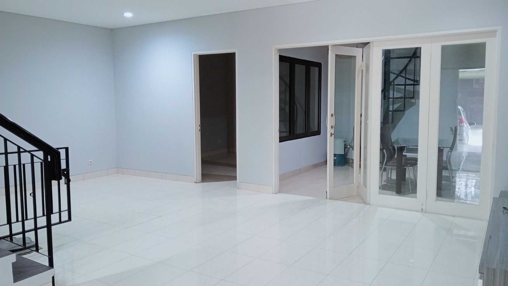 Raffles Hills, baru selesai renovasi, siap huni, 2 lantai, semi furnished, harga nego