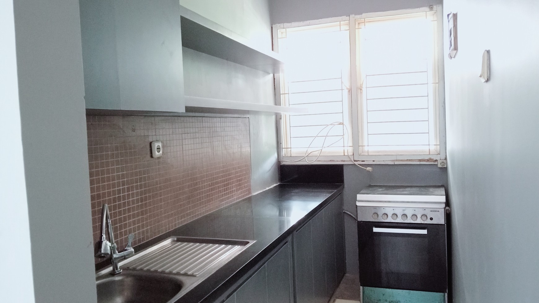 Raffles Hills, baru selesai renovasi, siap huni, 2 lantai, semi furnished, harga nego