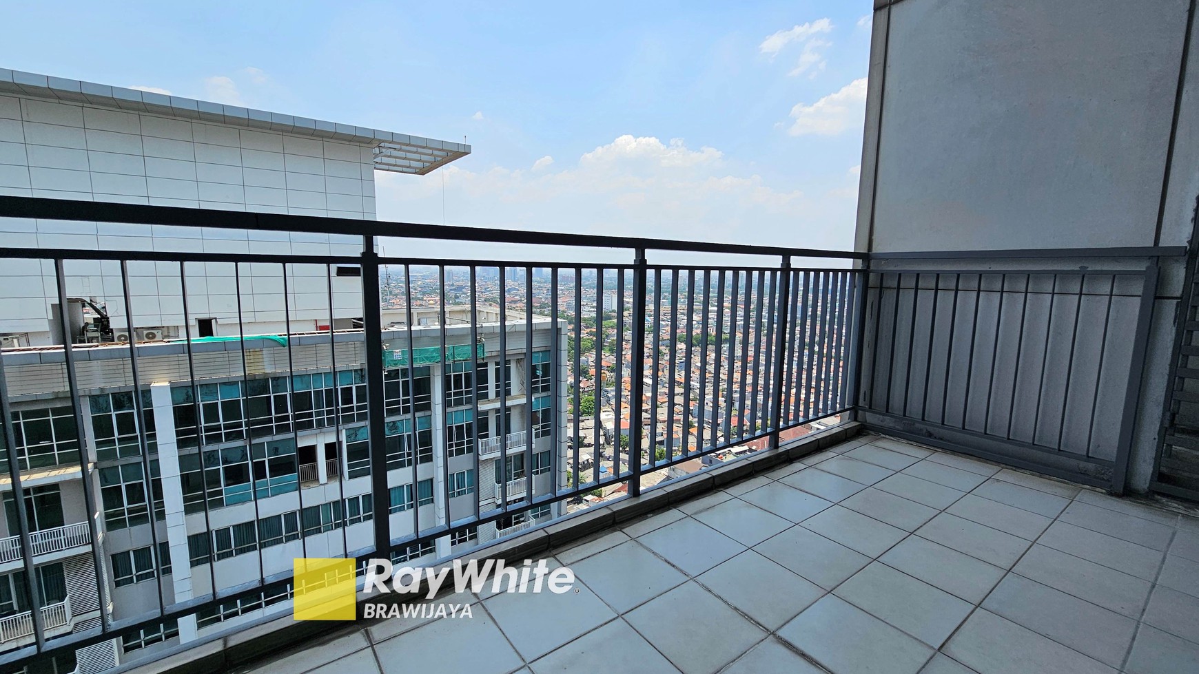 Apartemen Essence Darmawangsa, South Tower, High Floor, 3 BR, Furnished