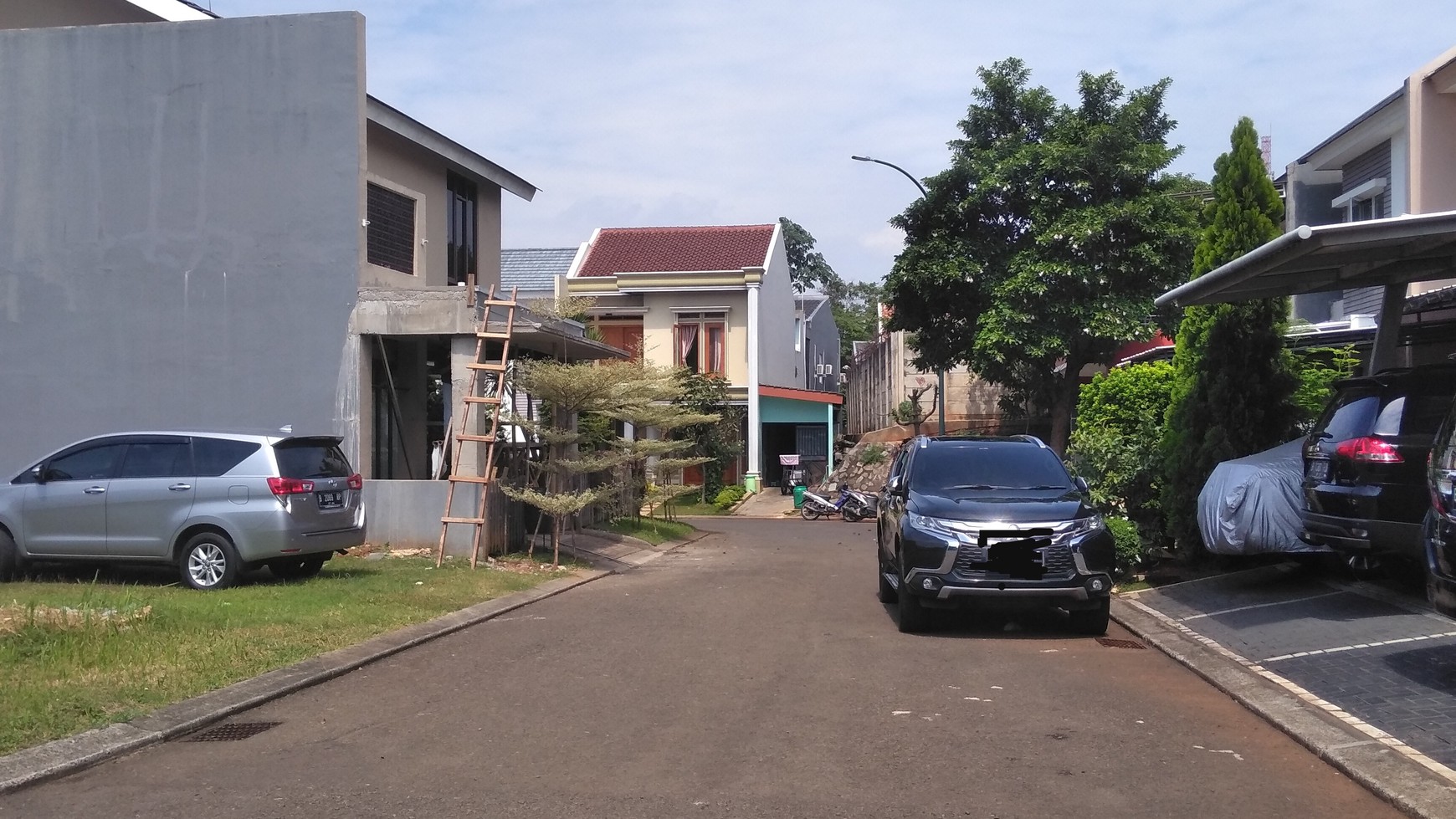 DI jual rumah yg asri 2 lantai di kota wisata cibubur harga nego