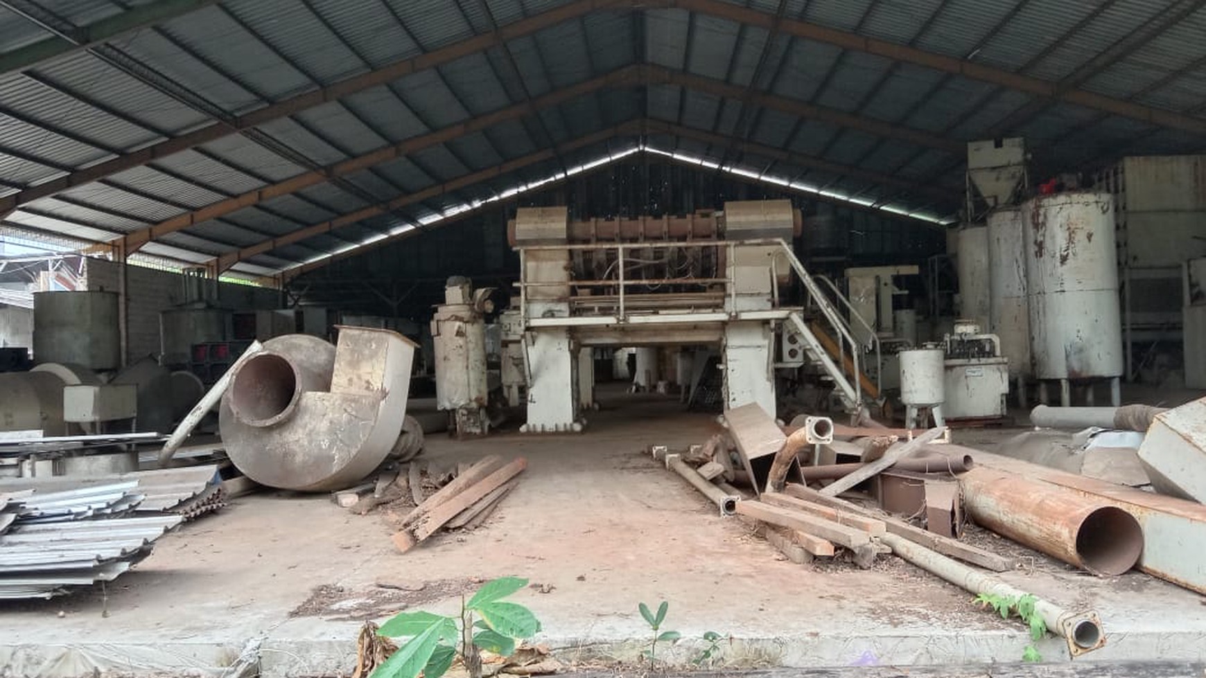 Gudang dan Kantor Di Jalan Raya Tulis