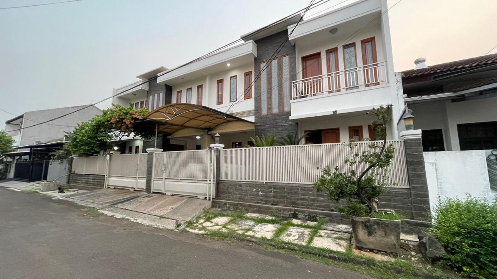 Rumah bagus, Rapi, dengan lingkungan yang aman dan nyaman di Bintaro Sektor 2