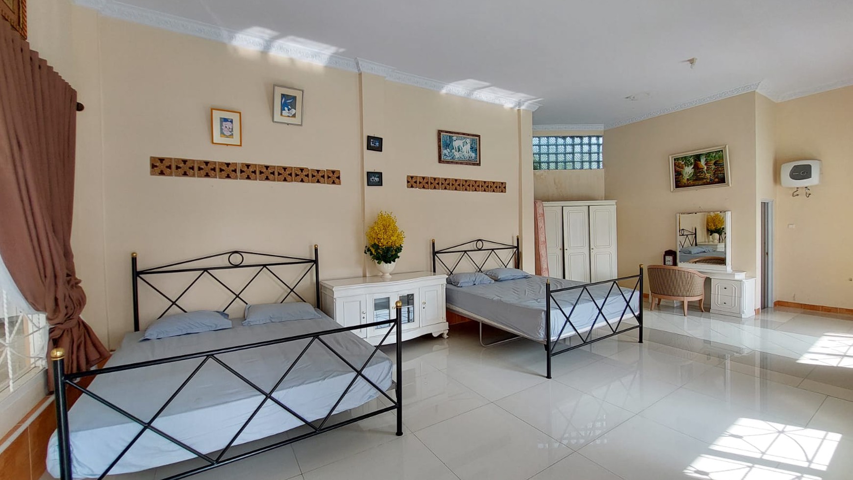 Villa 1,5 lantai , Full Furnish ada Kolam Renang di Puncak Bogor Jawa Barat