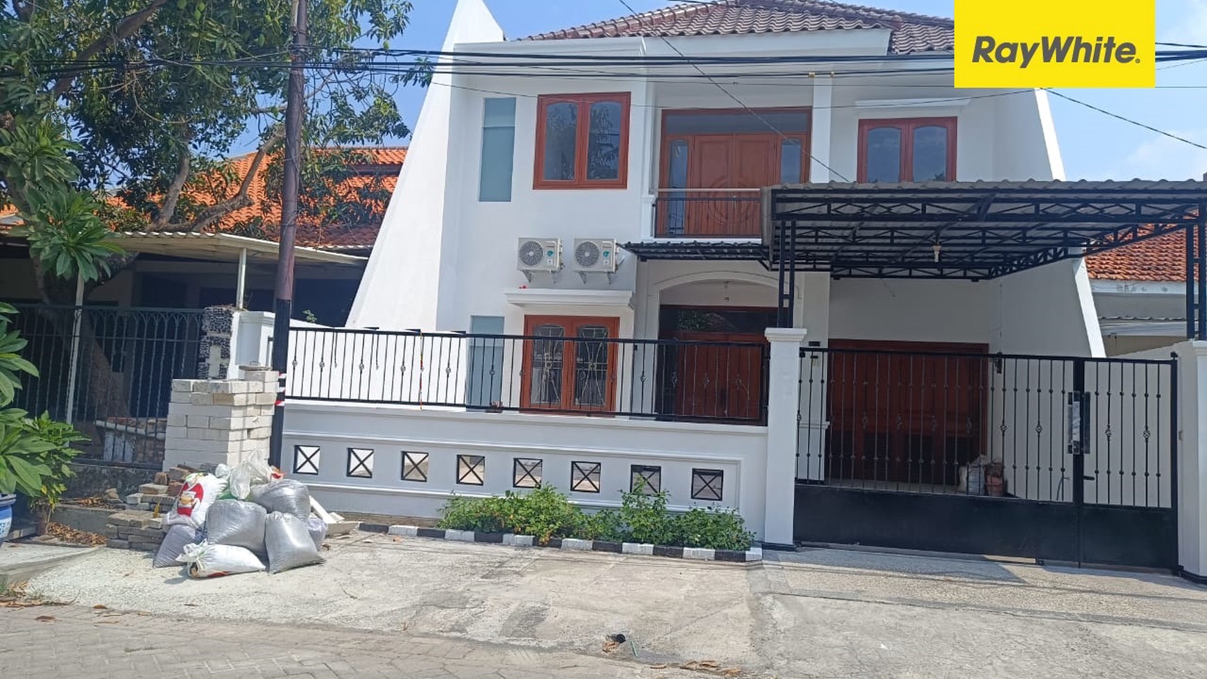 Dijual Rumah 2 lantai di Dukuh Kupang Timur Surabaya