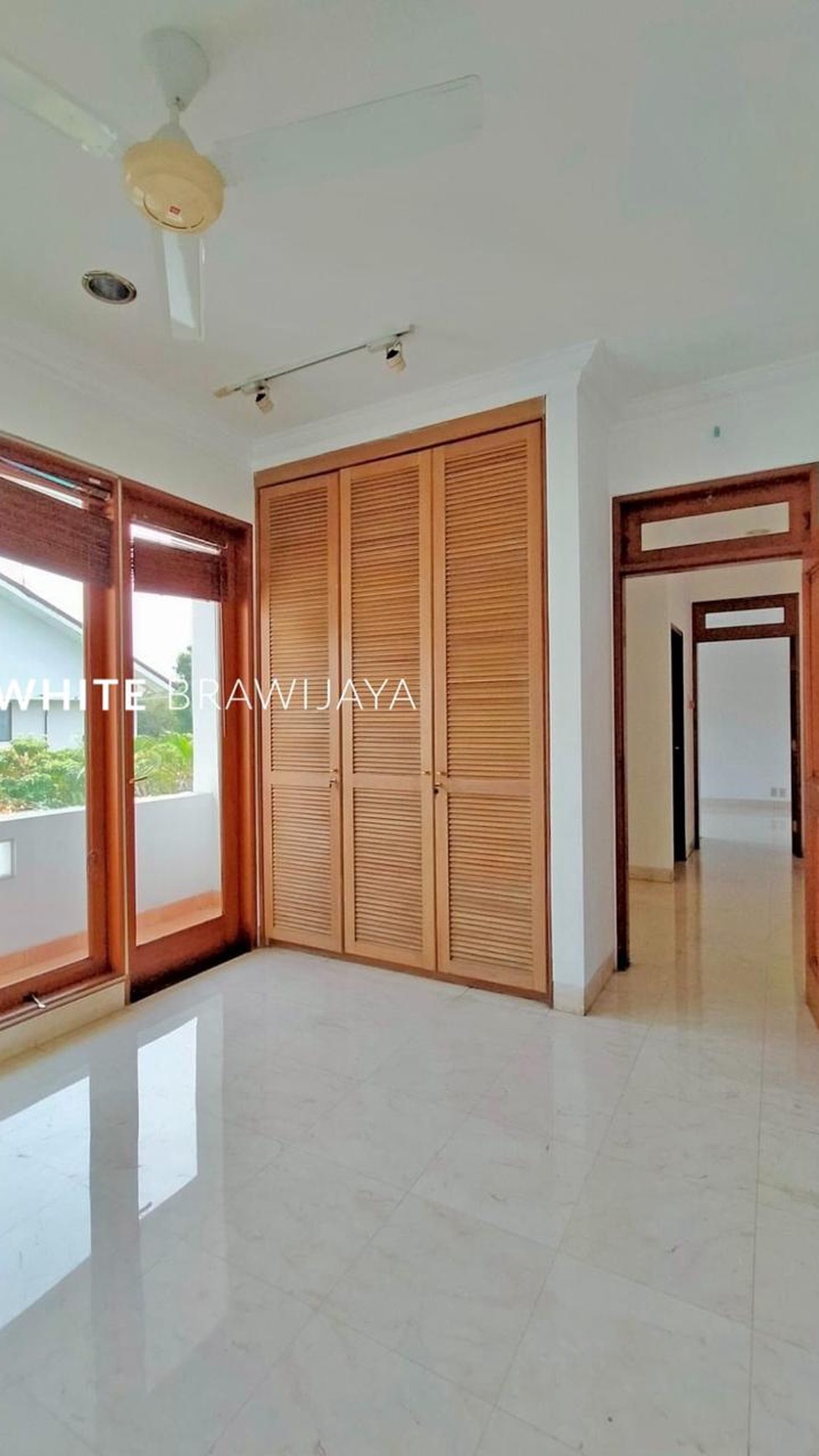 Rumah Classic Modern Lingkungan Tenang Area Pejaten Barat