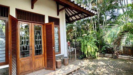 Dijual rumah asri di Bintaro Permai