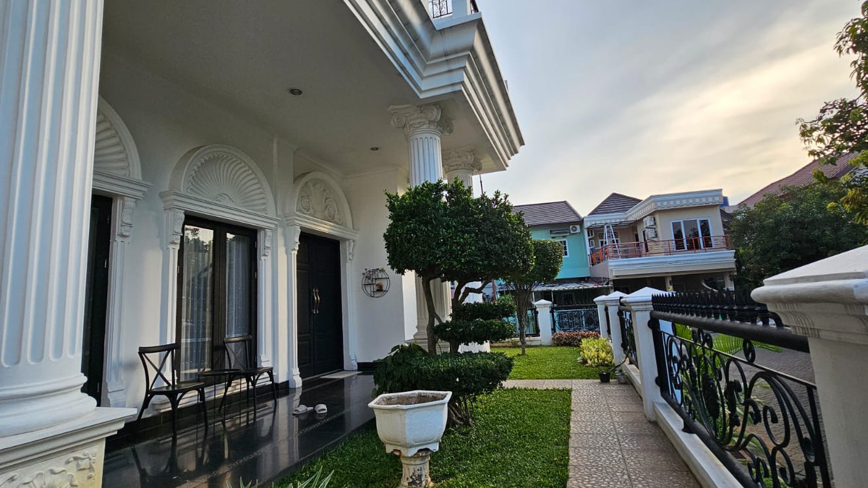 Rumah Mewah di Serpong Village unit hook Design Modern Classic