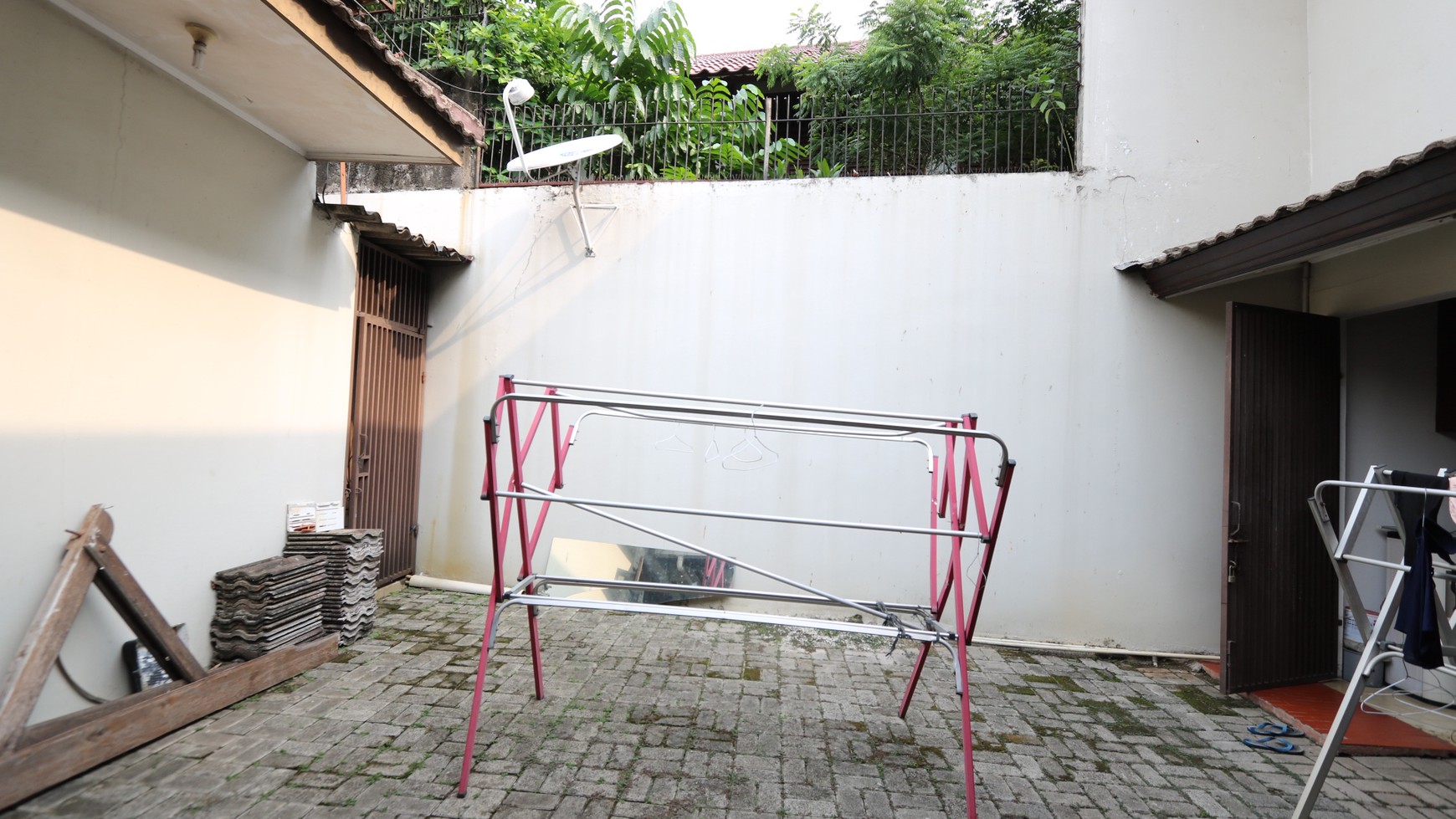 RUMAH KLASIK HOMEY, LUAS, TERAWAT, SIAP HUNI GANDUL CINERE  #LLDD