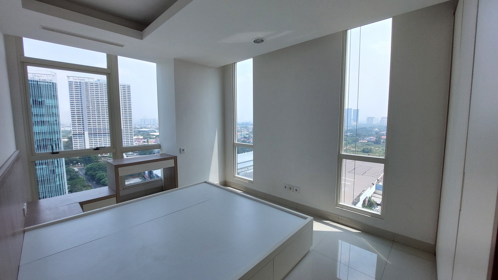 Apartemen The Kensington, Twr Clifford, Kelapa Gading, Luas 79 m2