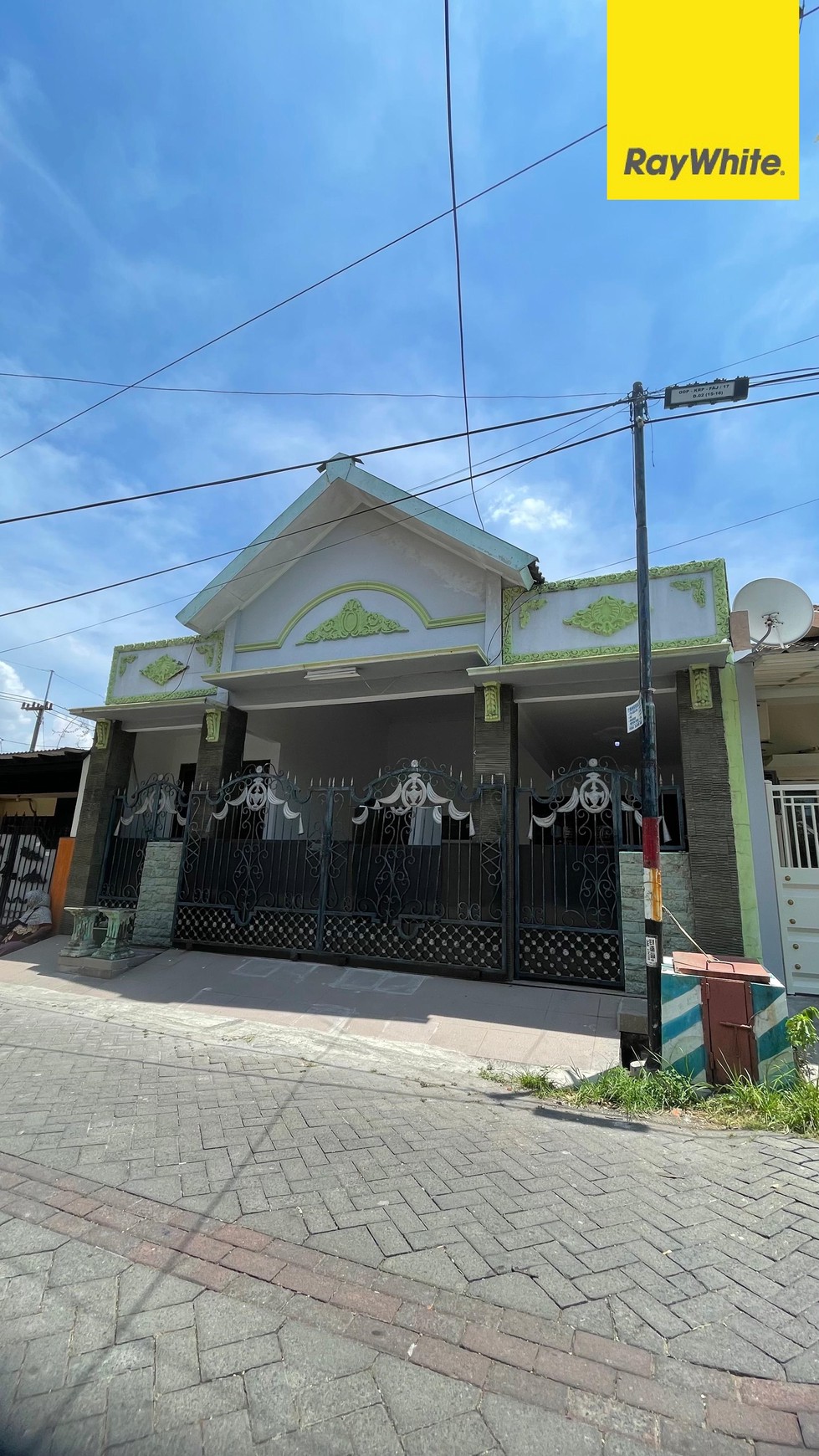 Dijual Rumah 2 lantai di Griya Kebraon Barat Surabaya