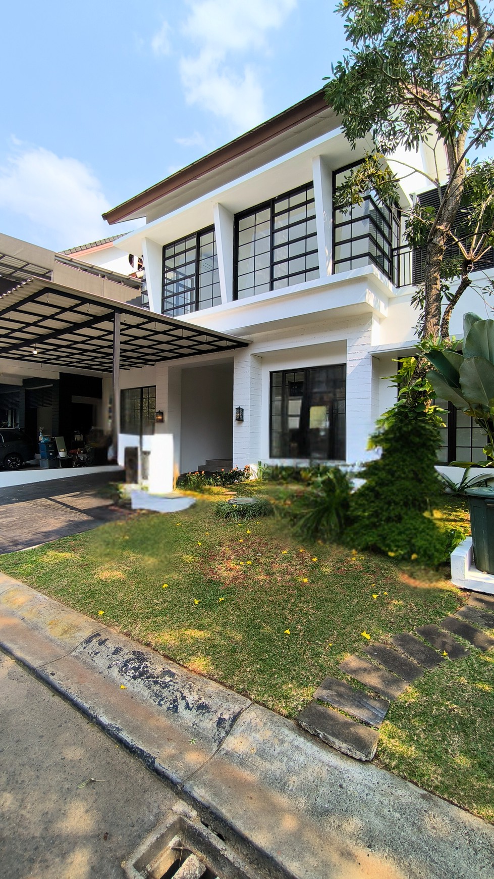 Rumah di Emerald Bintaro sudah renov di Sektor 9 