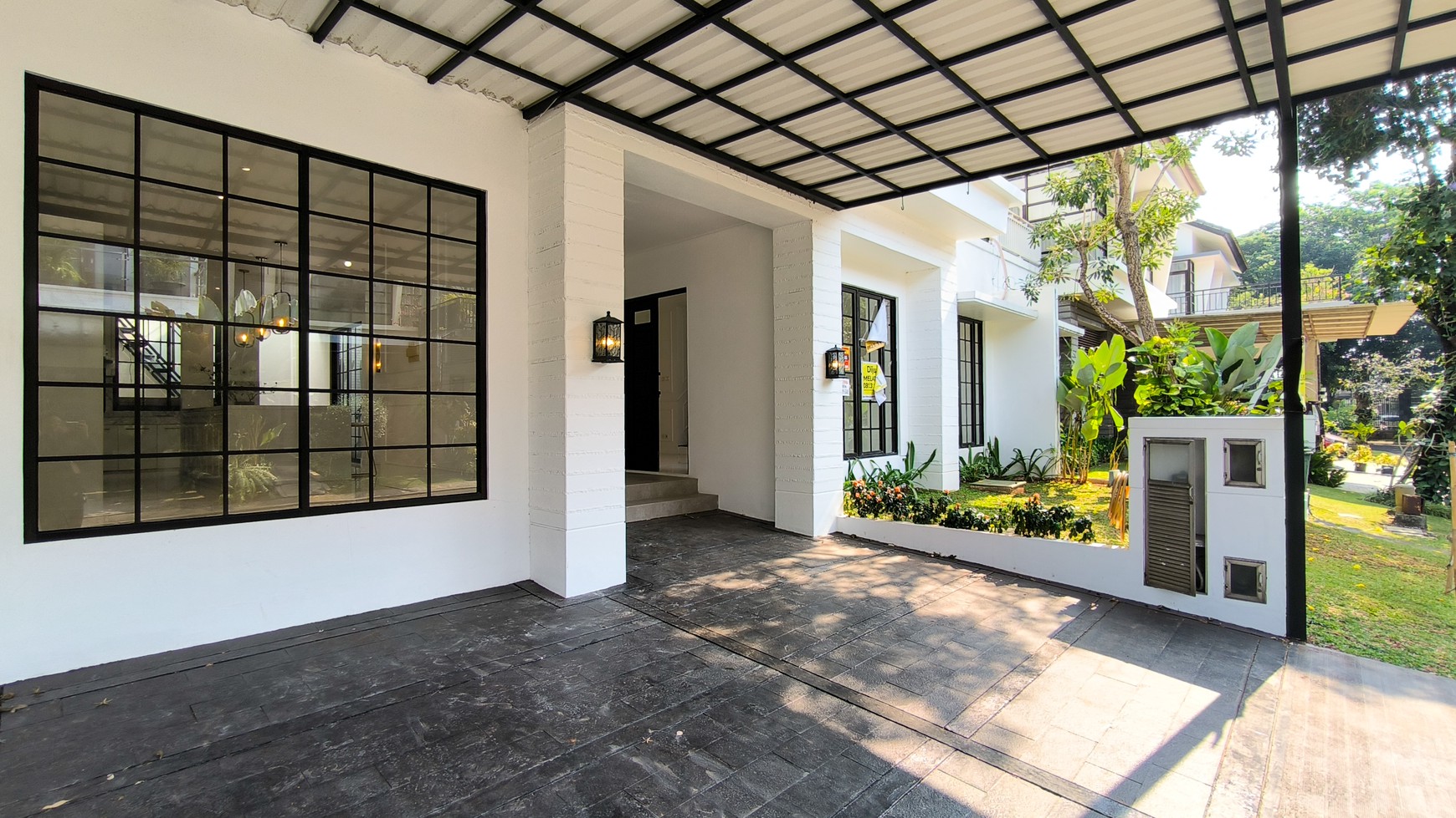 Rumah di Emerald Bintaro sudah renov di Sektor 9 