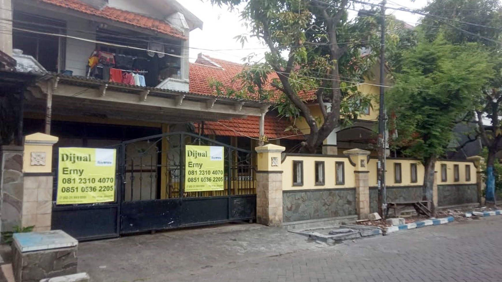 Rumah di Tenggilis Utara Surabaya Selatan, Bagus + Terawat, Row Jalan Lebar, Siap Huni