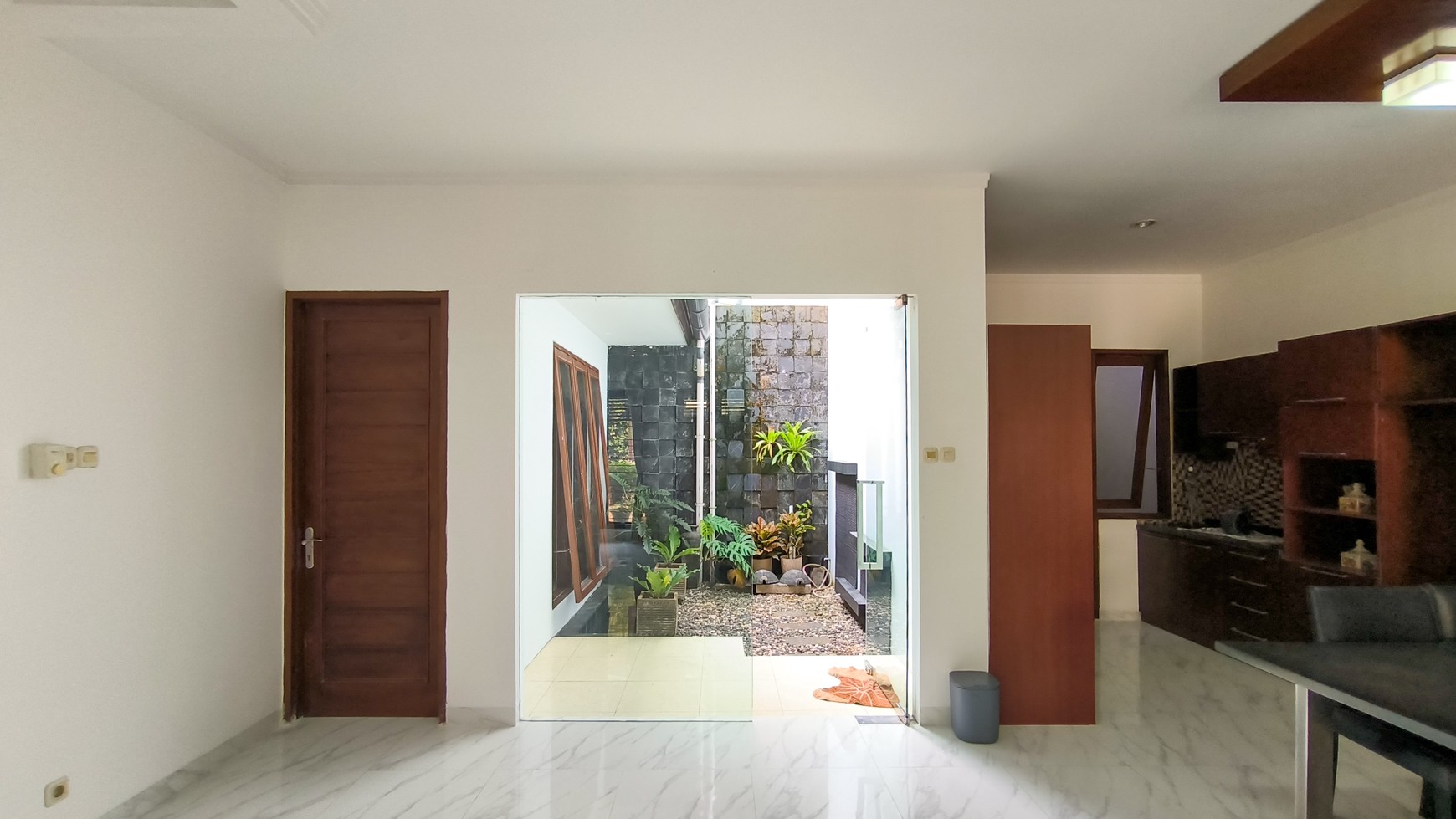 Rumah Bagus Di Cluster Emerald Residence Bintaro Sektor 9