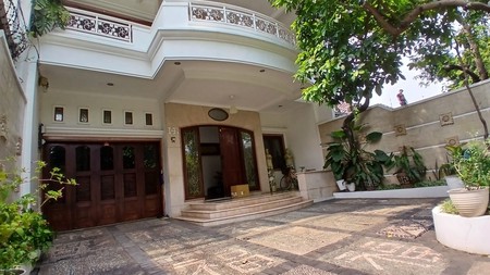 Rumah Bagus dan Mewah 2 Lantai di Kebayoran Baru