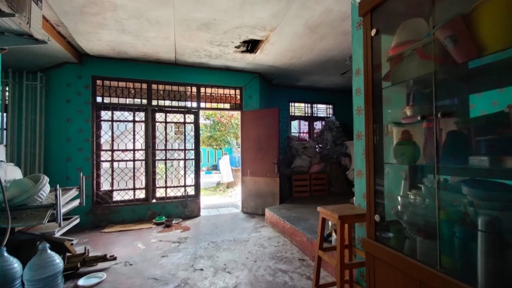 Rumah Dijual di Bekasi - Investasi Menguntungkan di Villa Bekasi Indah 1, Hitung Tanah Saja!